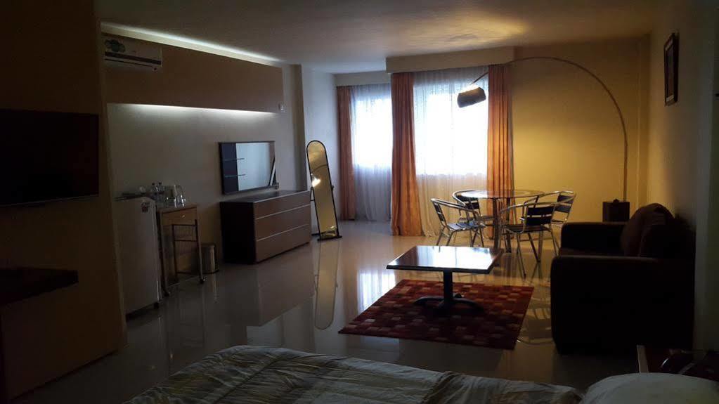 Jhoanie Hotel Tomohon Eksteriør bilde