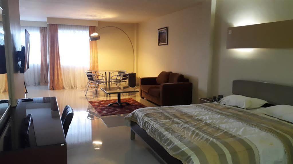 Jhoanie Hotel Tomohon Eksteriør bilde